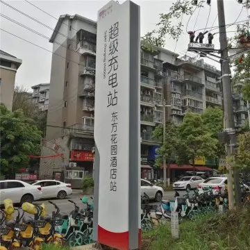 Manufacturer Customized Outdoor Advertising Illuminated Led Pylon Sign